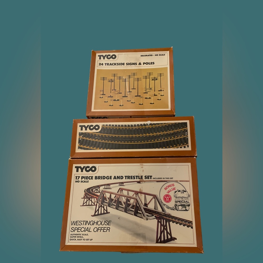 Lot Of Vtg TYCO HO Scale Sets: Signs & Poles, Bridge & Trestle and Rails